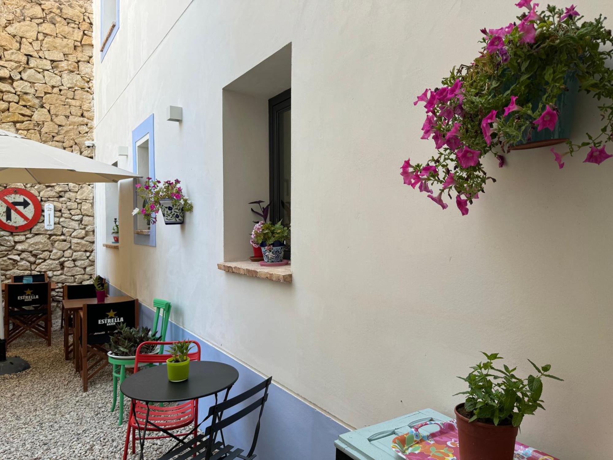 Casa Don Pelayo Boutique Apartments & Cafe Вальдерробрес Экстерьер фото