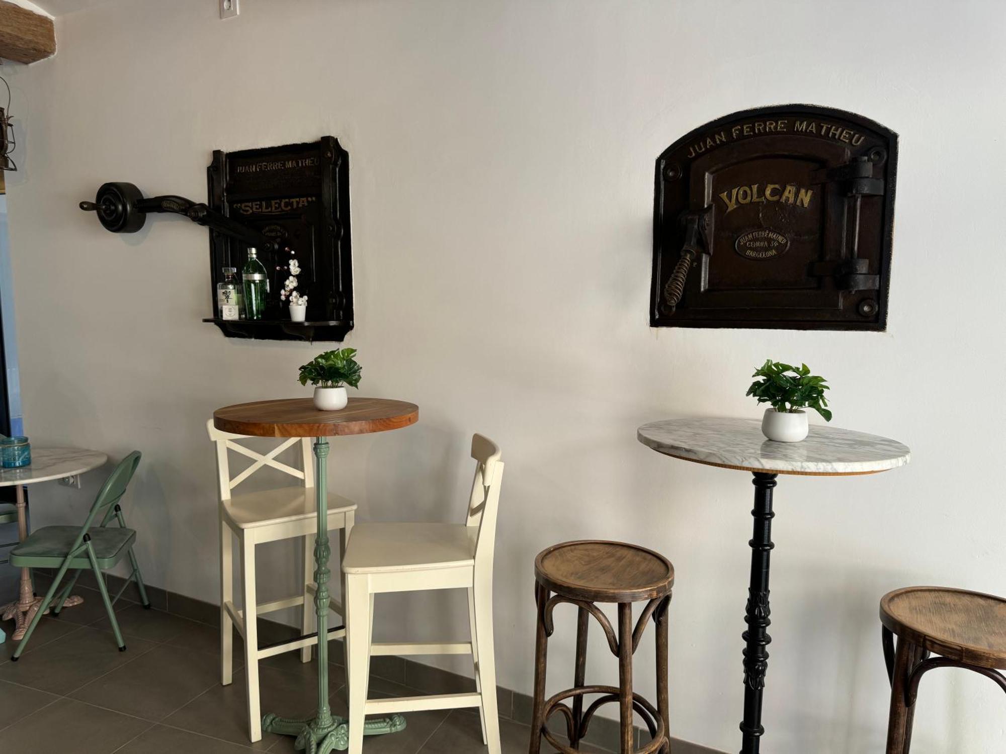 Casa Don Pelayo Boutique Apartments & Cafe Вальдерробрес Экстерьер фото
